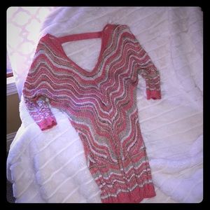 Cache pink/white/gold stretch lightweight sweater